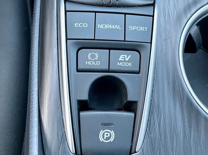 Фото 19 - Toyota Camry