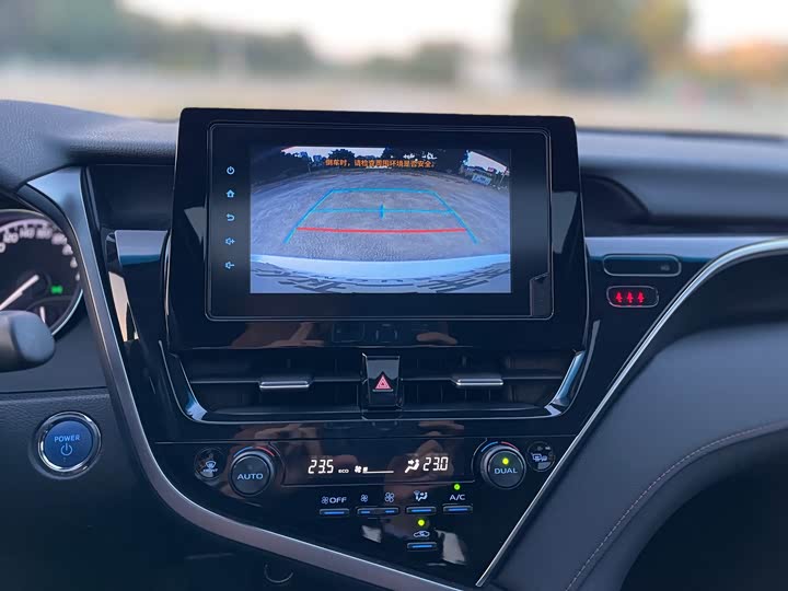 Фото 20 - Toyota Camry