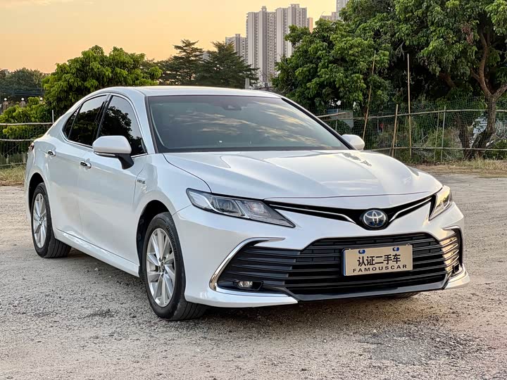 Фото 3 - Toyota Camry