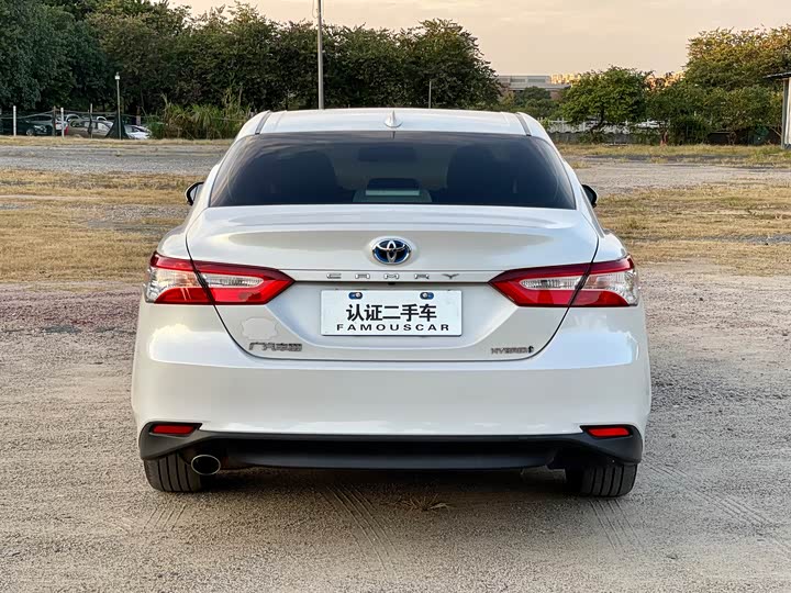 Фото 4 - Toyota Camry