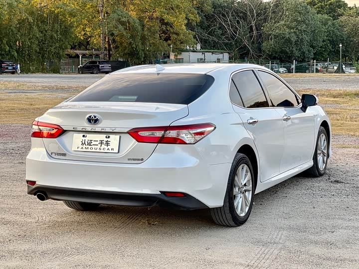 Фото 6 - Toyota Camry