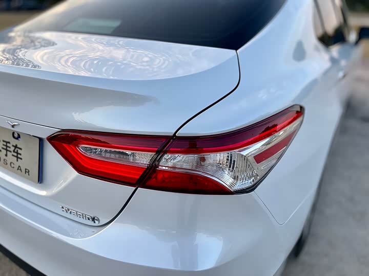 Фото 9 - Toyota Camry