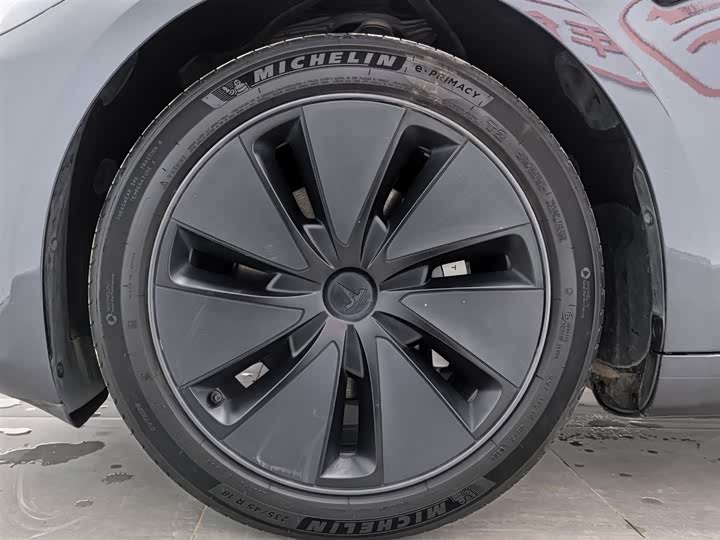 Фото 17 - Tesla Model 3