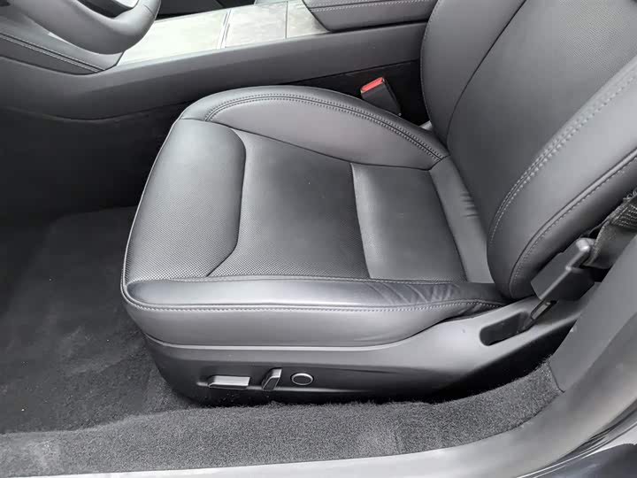 Фото 20 - Tesla Model 3