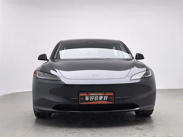 Фото 3 - Tesla Model 3