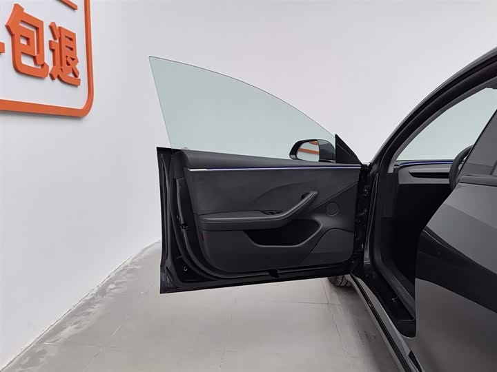 Фото 8 - Tesla Model 3