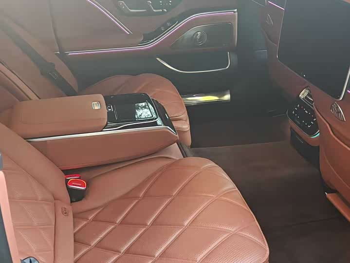 Фото 6 - Mercedes-Benz Maybach S-Class