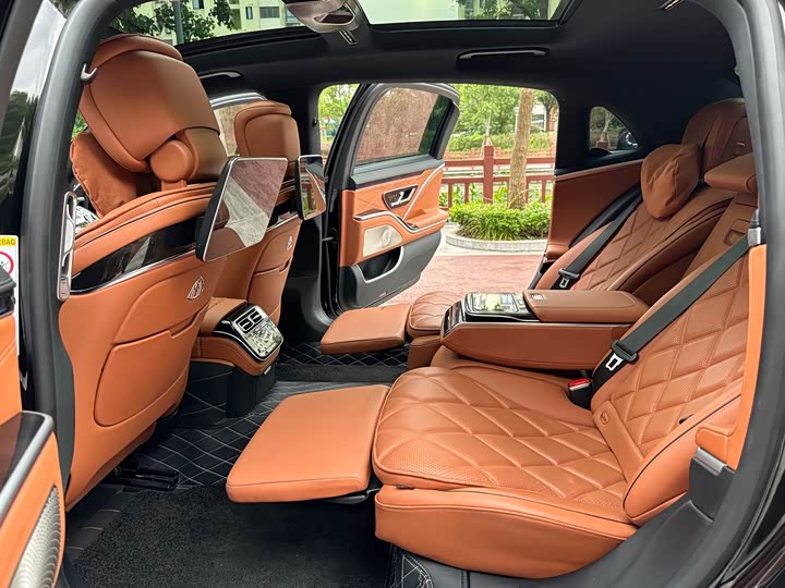 Фото 33 - Mercedes-Benz Maybach S-Class