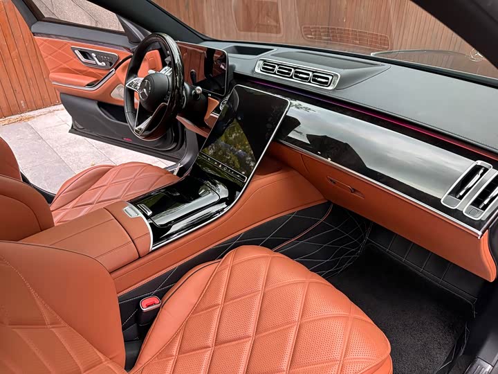 Фото 35 - Mercedes-Benz Maybach S-Class