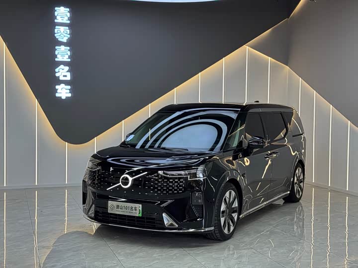 Фото 1 - Volvo EM90