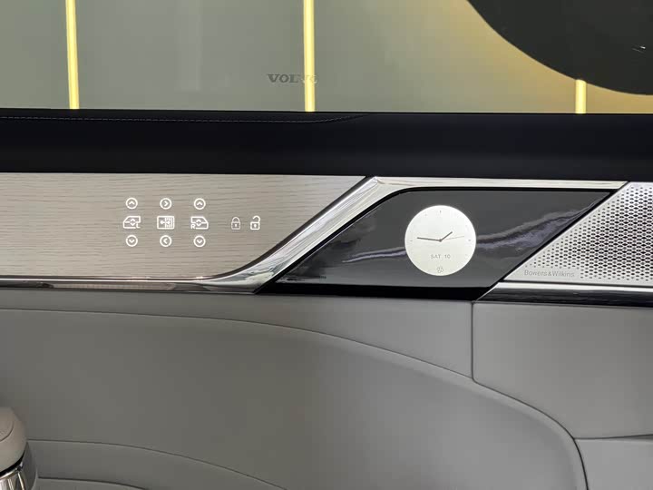 Фото 11 - Volvo EM90