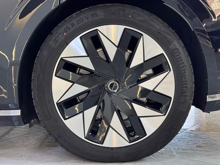 Фото 16 - Volvo EM90