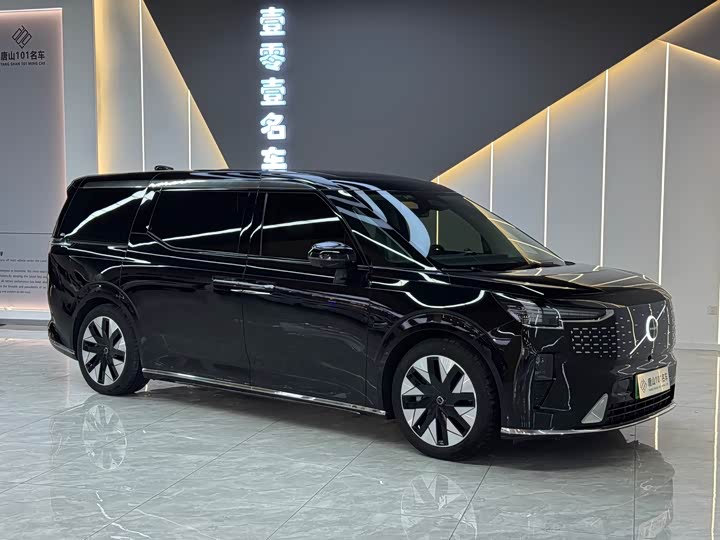 Фото 3 - Volvo EM90