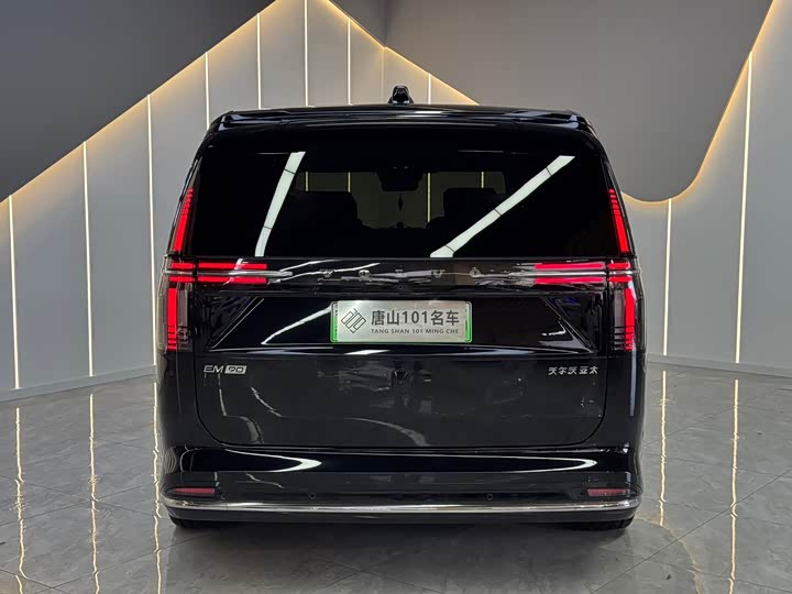 Фото 4 - Volvo EM90