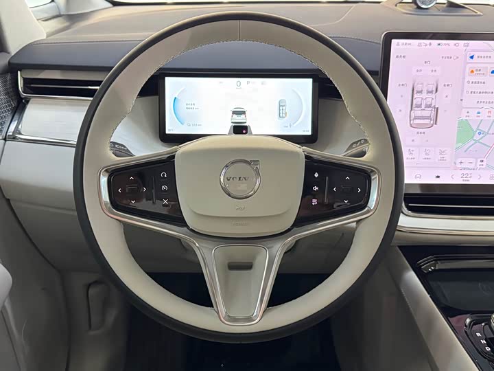 Фото 9 - Volvo EM90