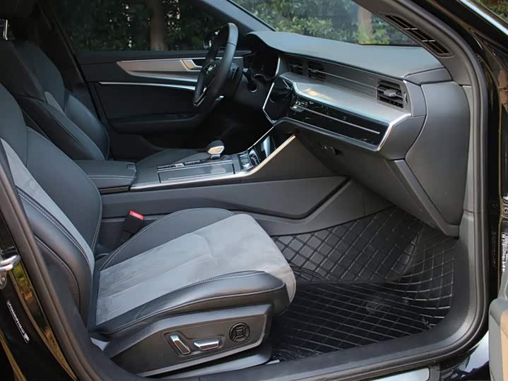 Фото 10 - Audi A6L