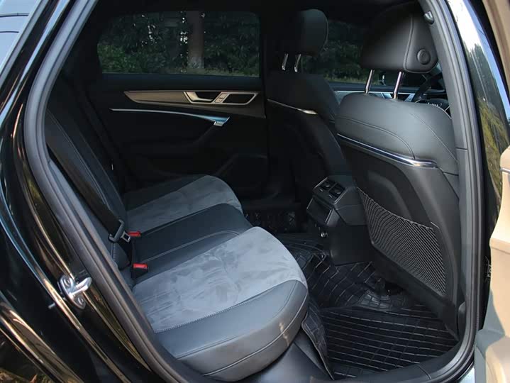 Фото 11 - Audi A6L