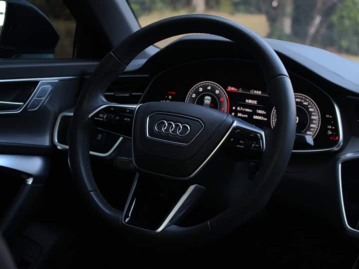 Фото 14 - Audi A6L