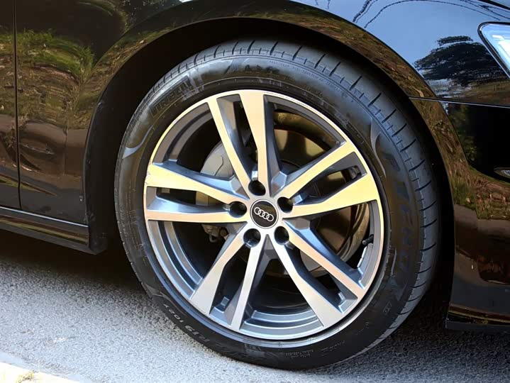 Фото 18 - Audi A6L