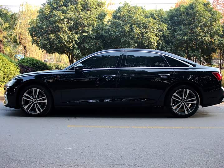 Фото 4 - Audi A6L