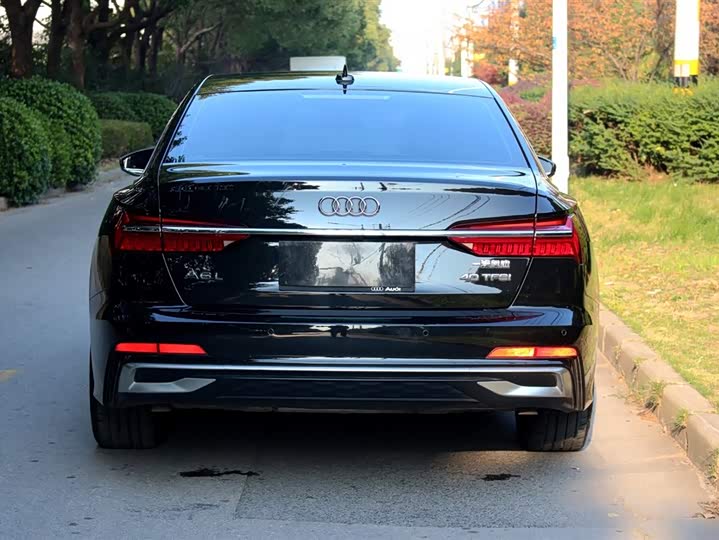 Фото 6 - Audi A6L