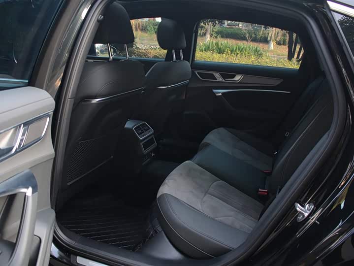 Фото 9 - Audi A6L