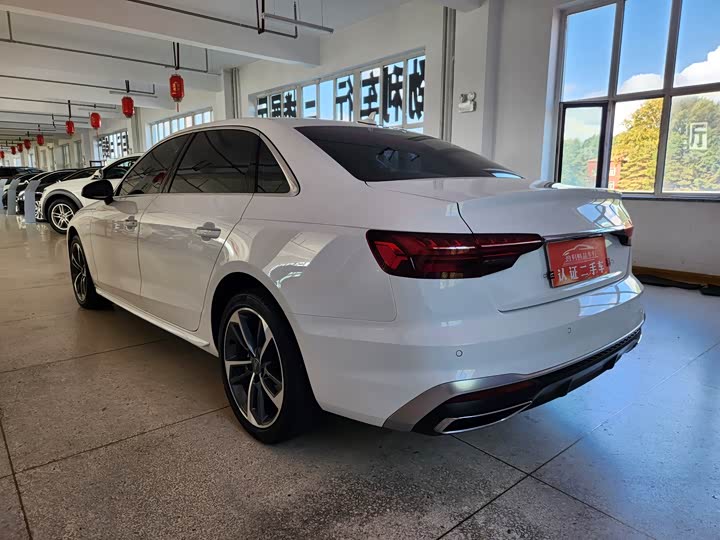 Фото 4 - Audi A4L