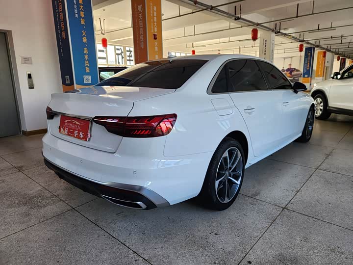 Фото 6 - Audi A4L