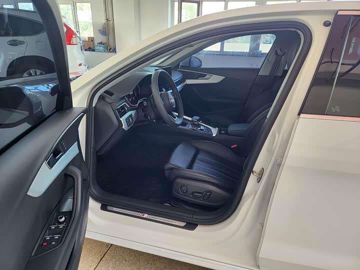 Фото 7 - Audi A4L