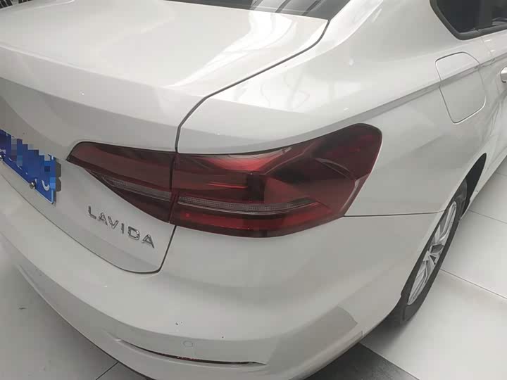 Фото 8 - Volkswagen Lavida