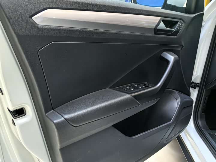 Фото 12 - Volkswagen T-Roc