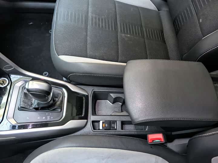 Фото 14 - Volkswagen T-Roc