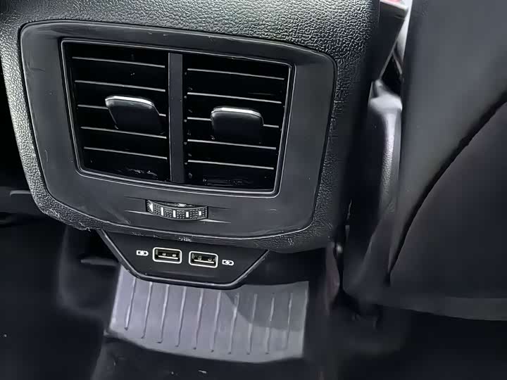 Фото 22 - Volkswagen T-Roc