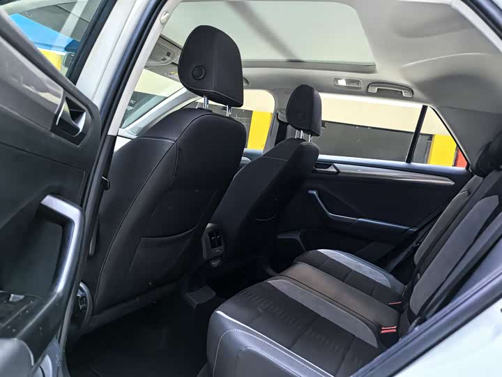 Фото 6 - Volkswagen T-Roc