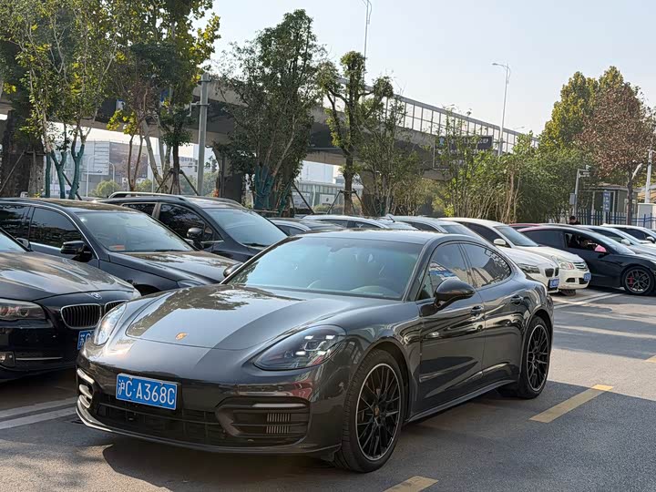 Фото 1 - Porsche Panamera