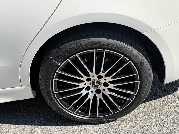 Фото 10 - Mercedes-Benz C-Class