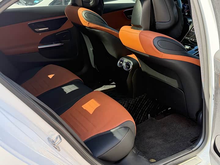 Фото 7 - Mercedes-Benz C-Class