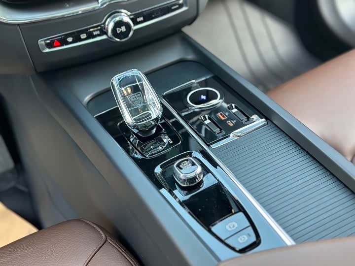 Фото 13 - Volvo XC60