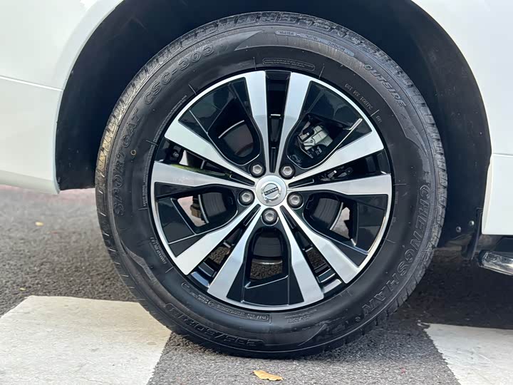 Фото 19 - Volvo XC60