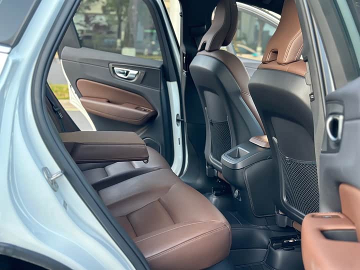 Фото 9 - Volvo XC60