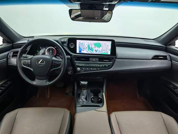 Фото 4 - Lexus ES