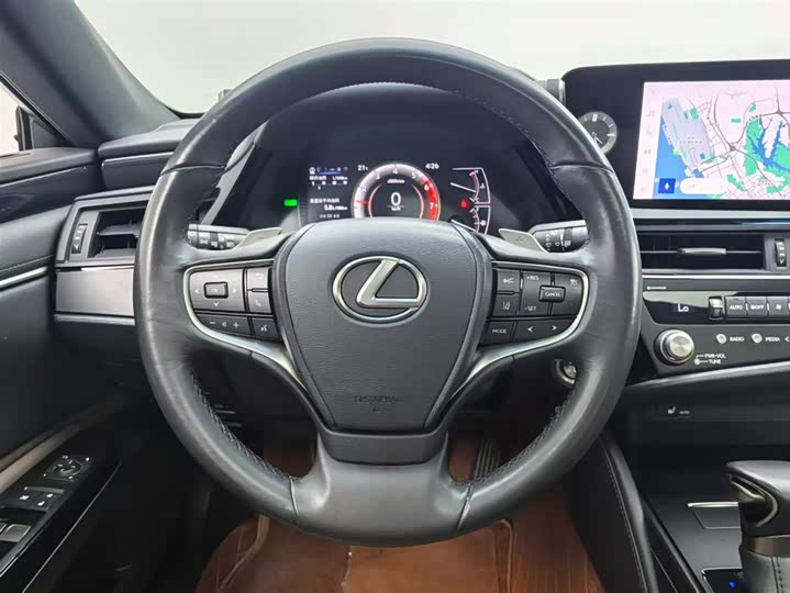 Фото 5 - Lexus ES