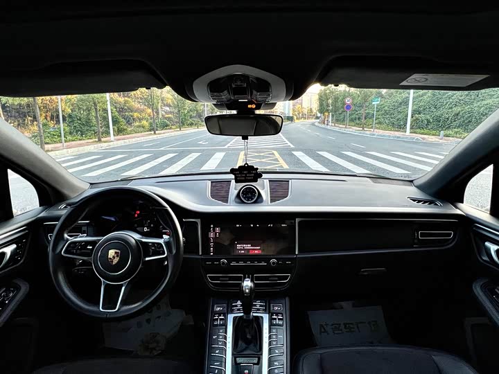 Фото 10 - Porsche Macan