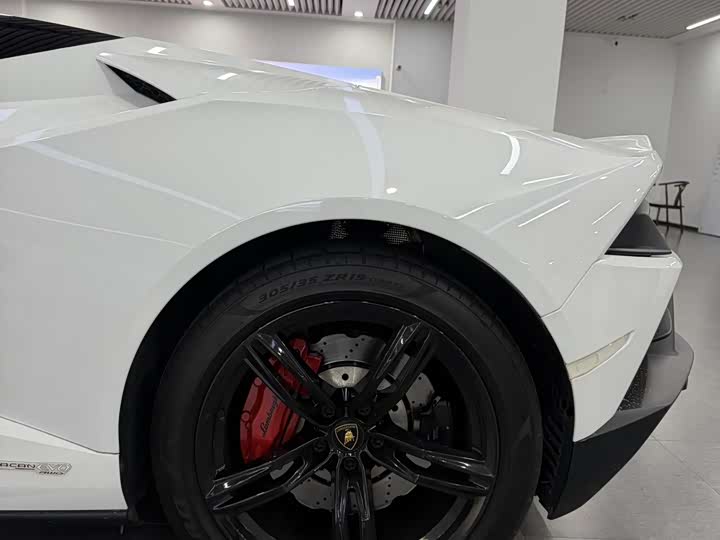 Фото 3 - Lamborghini Huracán