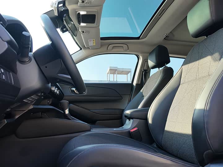 Фото 11 - Honda Vezel