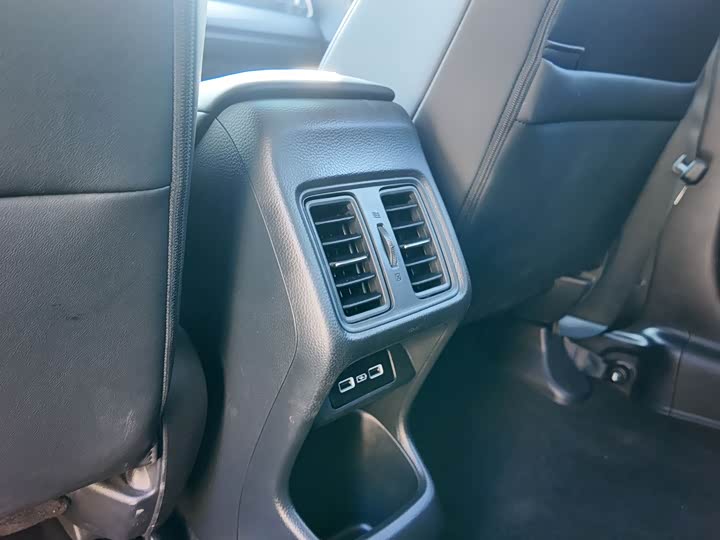 Фото 16 - Honda Vezel