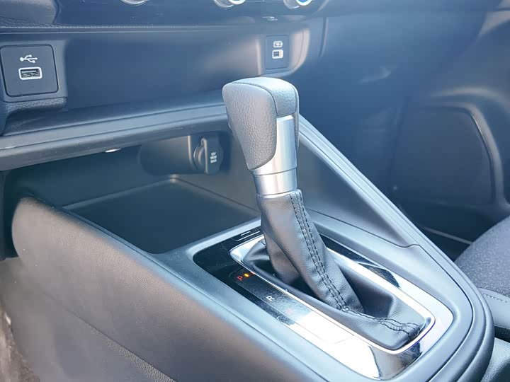 Фото 8 - Honda Vezel