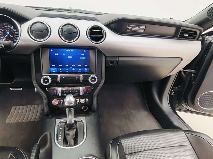 Фото 14 - Ford Mustang