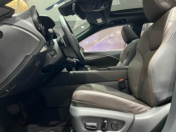 Фото 11 - Lexus RX