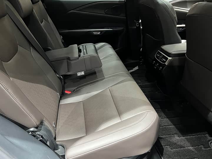 Фото 13 - Lexus RX